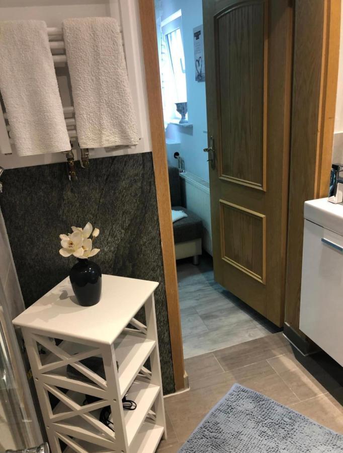 Kleine Gemuetliche Einliegerwohnung Mit Garten Und Pool Nordstemmen Exterior foto